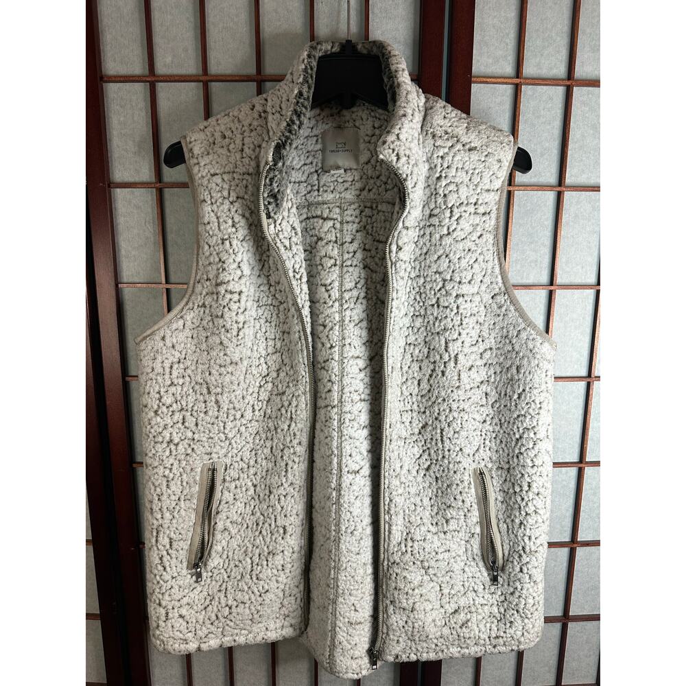 Thread & Supply sherpa fleece vest in a light gray or beige color size L